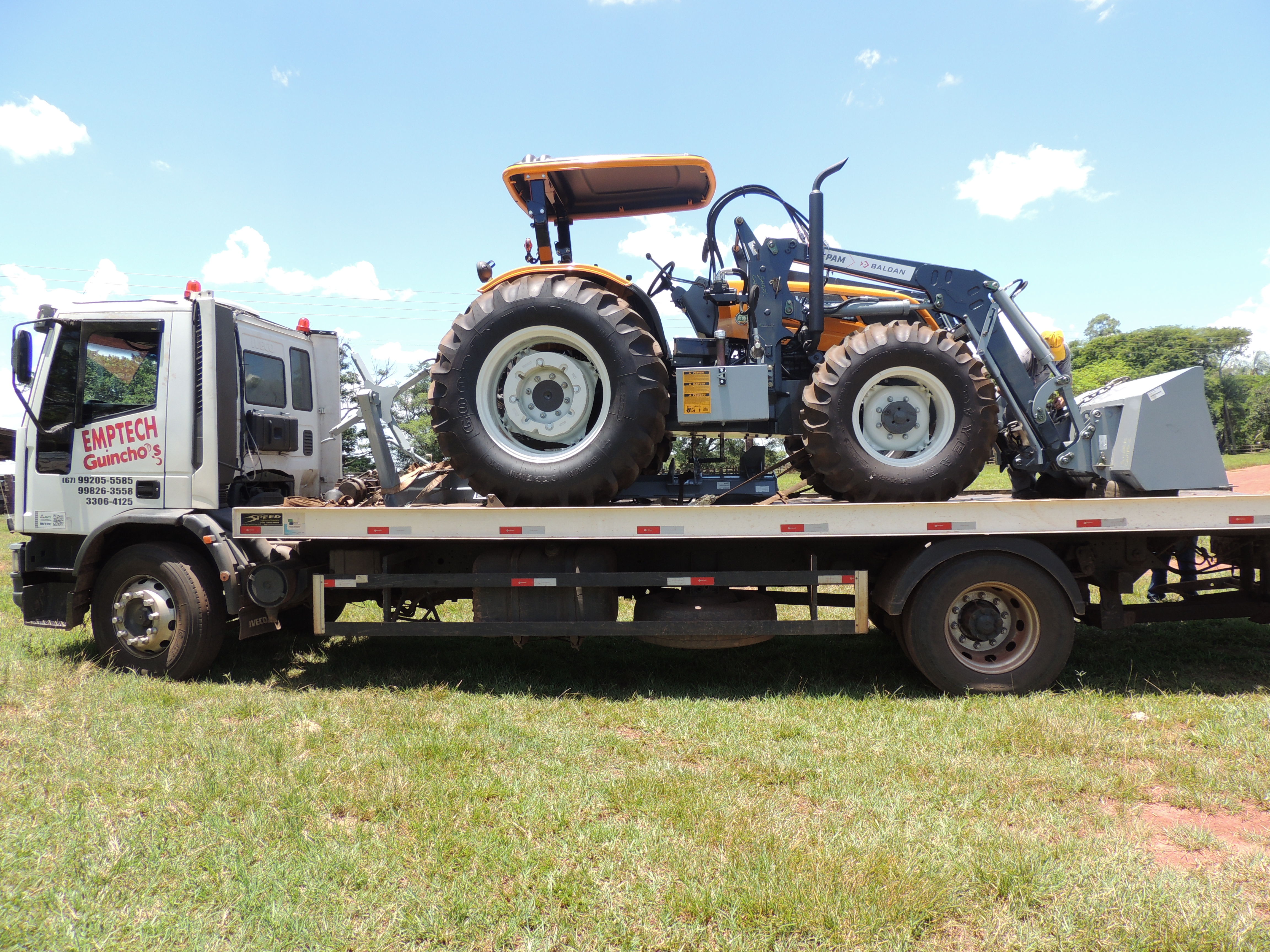 Fazenda Cabeceira do Prata recebe novo Trator Valtra